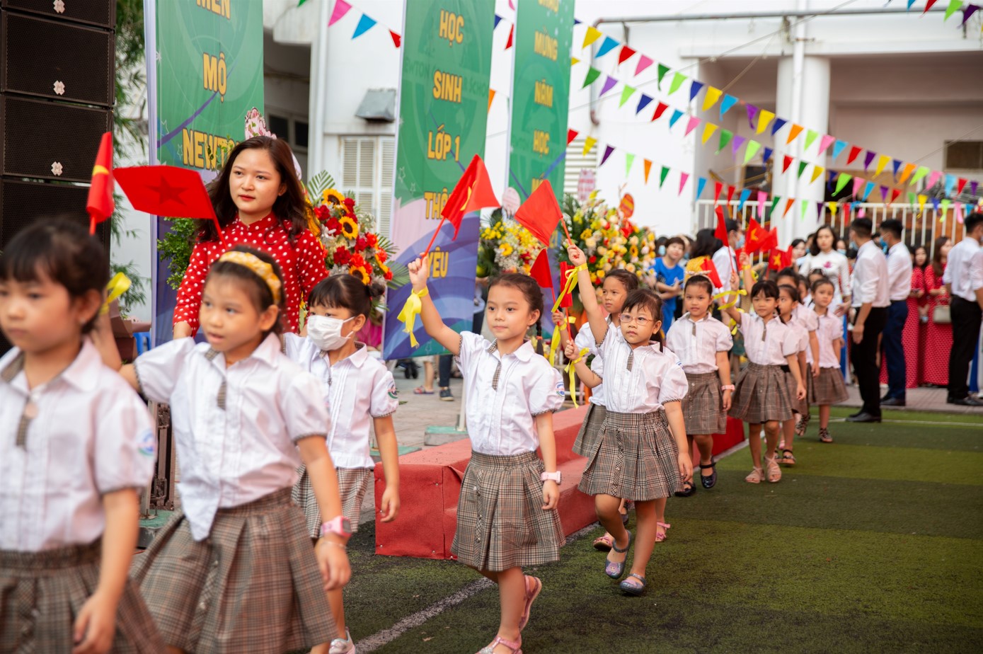 OPENING THE NEW SCHOOL YEAR AND THE MID-AUTUMN FESTIVAL